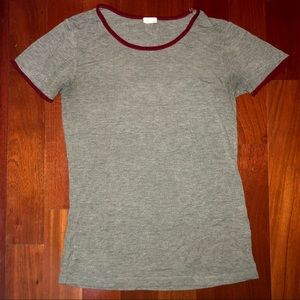 ✨Heather gray, maroon hem basic t-shirt